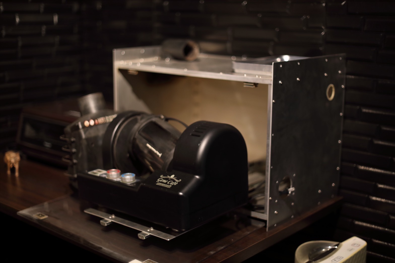 この焙煎機を使ってコーヒー豆をローストしています